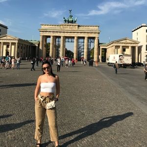 Meet your Posher, Laura